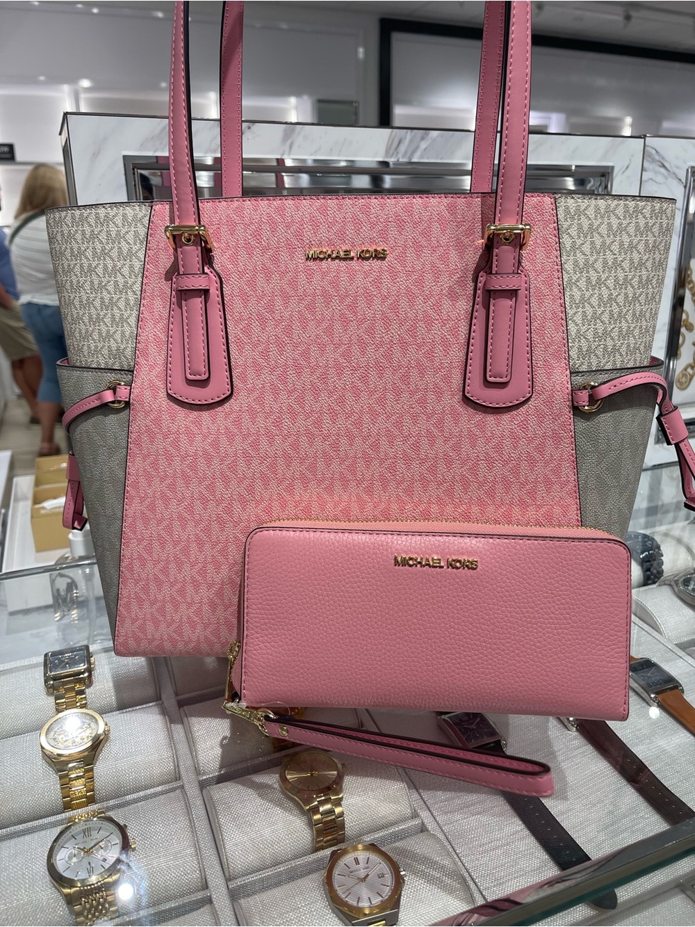 Michael Kors Voyager Lg Shoulder Tote & MK Leather Continental Wristlet  NWT